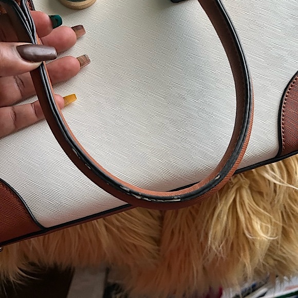 New Never used Cream and Tan Tote Purse with gold chain - Picture 3 of 5